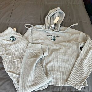 New with tags! Seattle Kraken WEAR by Erin Andrews. 2 piece set. Size Small